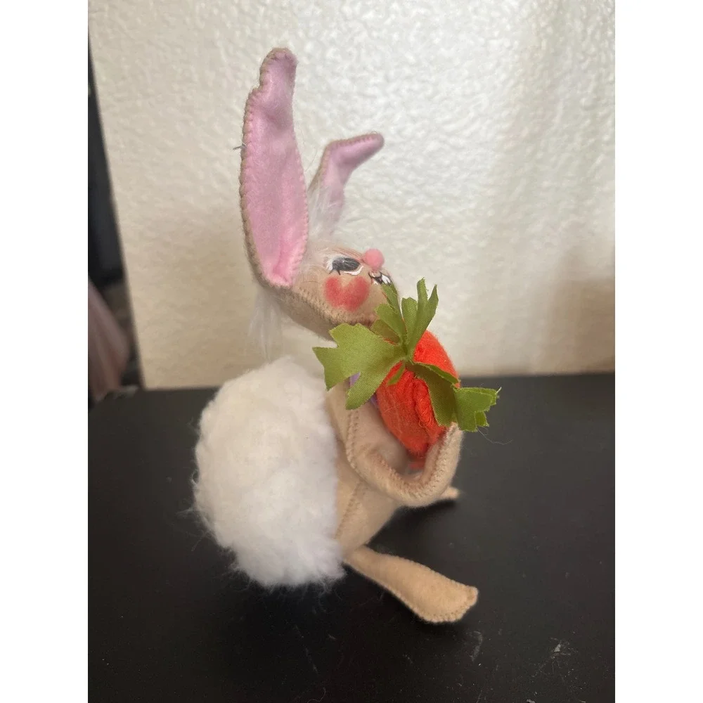 Annalee 2014 Easter Bunny Rabbit with Carrot Felt Figurine Hand Painted 6 Inch